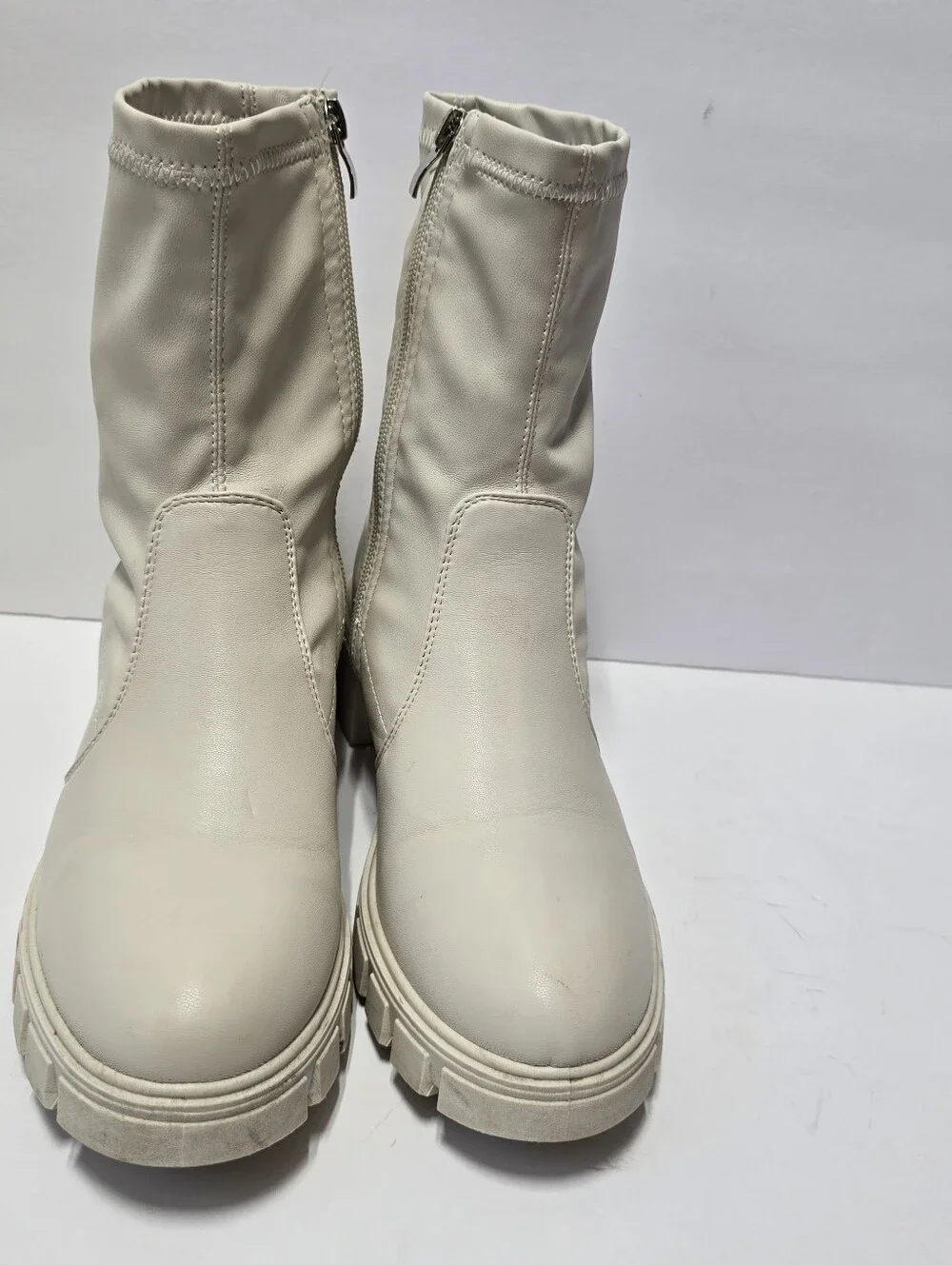 Qupid Sock Boots Chunky Lugged Sole Women's Boots Size 8